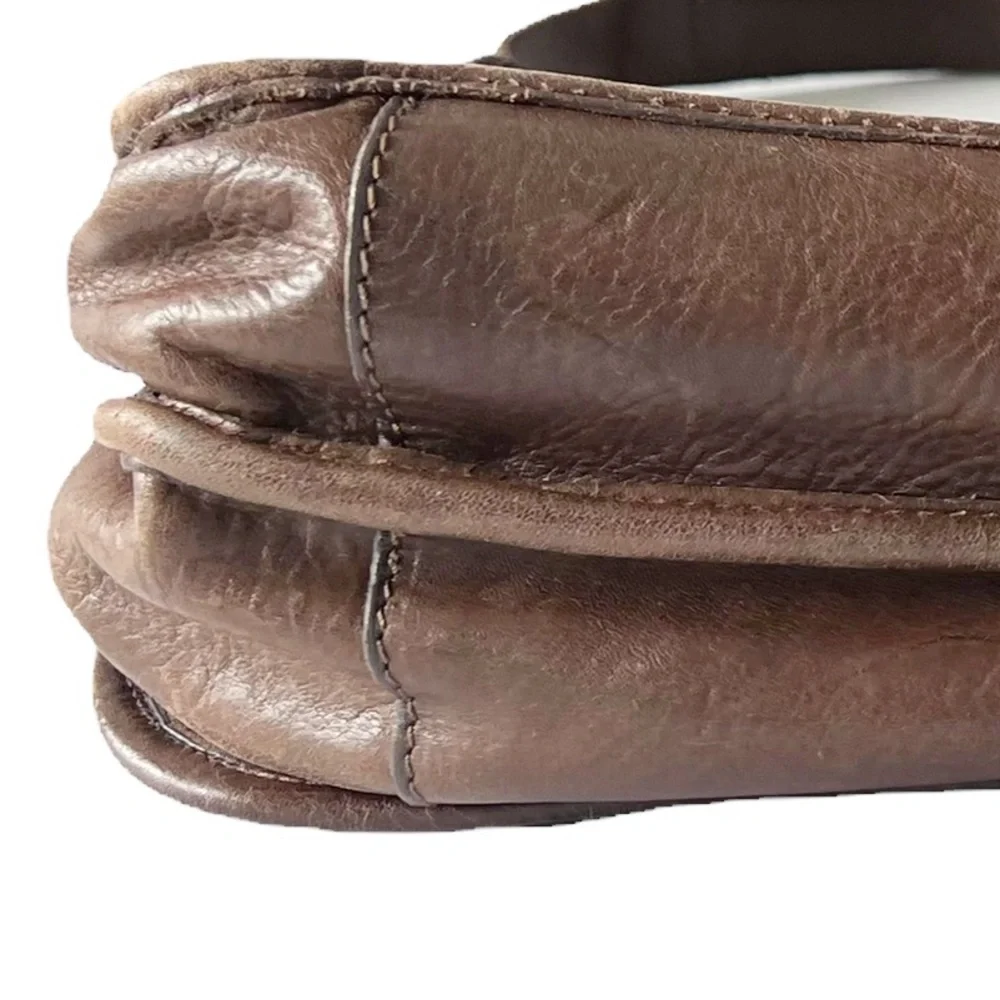 Valentina In Pelle Pebbled Leather Messenger Bag - Unisex